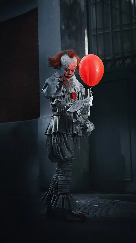 Cool Pennywise The Clown It Cosplay Wallpaper