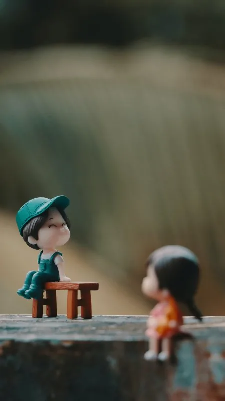 Tiny Figurine Couple Cute Wallpaper