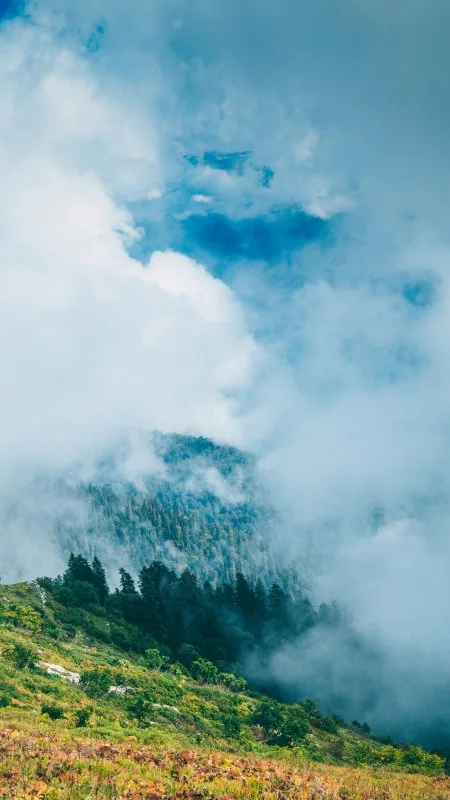 Cloudy Mountain HD Nature Wallpaper