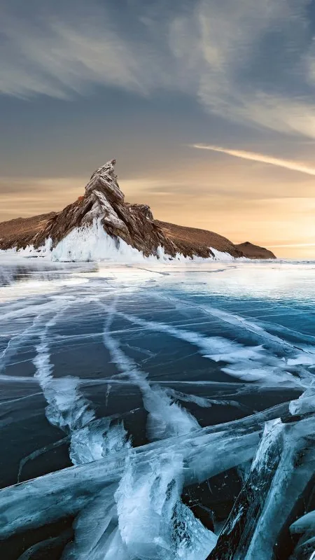 Cracked Ice Rocky Islet Nature Wallpaper